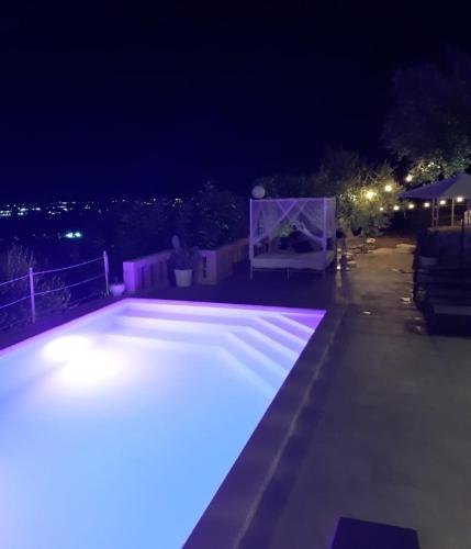 Bazén v ubytování Trullo Monte Cannone con piscina nebo v jeho okolí