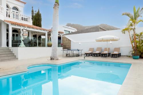 Bazén v ubytování VILLA OCEAN PALM, HEATED Pool! nebo v jeho okolí