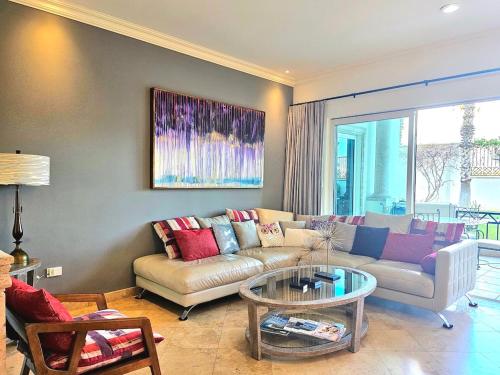 Photo de la galerie de l'établissement Wonderful 2 br Apt a few of minutes to the Beach, à Cabo San Lucas