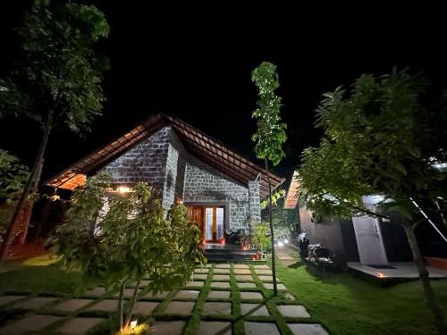 Κήπος έξω από το Pet friendly private pool villa near bangalore