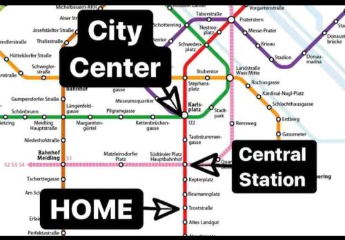 een kaart van het centrum en het centraal station bij Omega Suite 6 min to Center in Wenen
