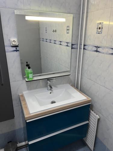 Ένα μπάνιο στο Casanova home