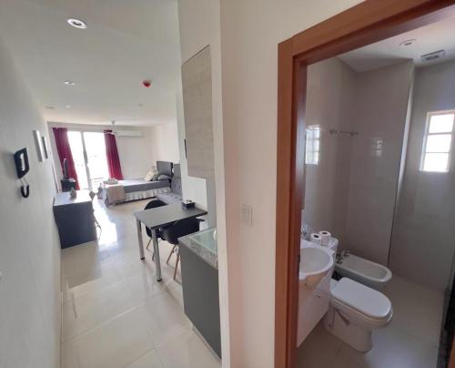 a bathroom with a toilet and a sink in a room at DEPARTAMENTO Solar in Resistencia