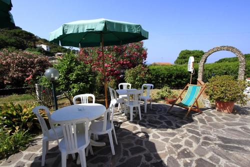 A porch or other outdoor area at Hotel Holiday Bambù