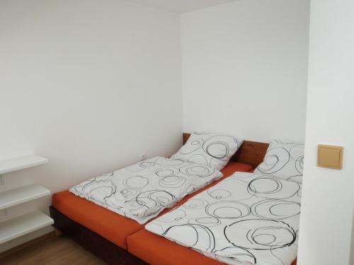 Кровать или кровати в номере Apartmány Blata