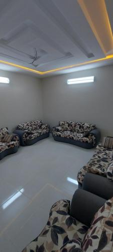 Habitación con 4 literas en una habitación en استراحة الأولين en Yeda