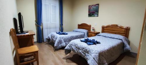 Säng eller sängar i ett rum på Hostal Hotel EL Chato