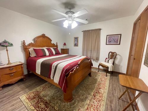 a bedroom with a bed and a ceiling fan at Cozy house centrally located close to everything in NWA in Springdale