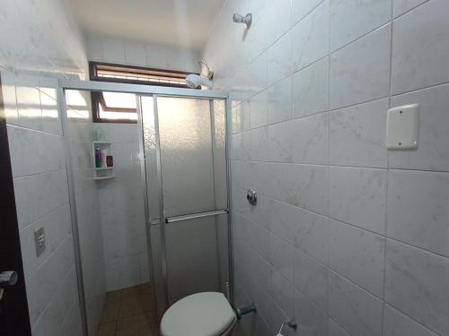 Koupelna v ubytování Linda Casa em Itapoá, balneário Paese