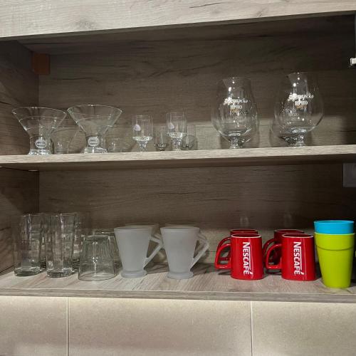 R Lux Apartman Jagodina Akva Parkにあるコーヒーまたはお茶