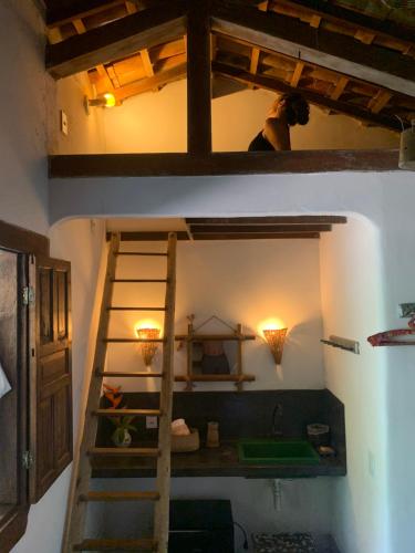 a person standing on top of a bunk bed at Pousada Spa Oasis in Caraíva