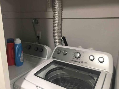 a washer and dryer in a small kitchen at Entire Twnhouse 2bdrms 3Bthrm 2Qbeds 2Levls Fncd Bkyard in Greenbelt