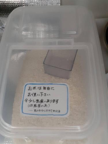 a plastic container with a cake on top of it at 恐竜博物館まで車で5分 自然体験 古来農業体験ができる一棟貸し宿Dinosaur Agri in Katsuyama