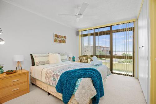 Ένα ή περισσότερα κρεβάτια σε δωμάτιο στο Family friendly apartment with a stunning view