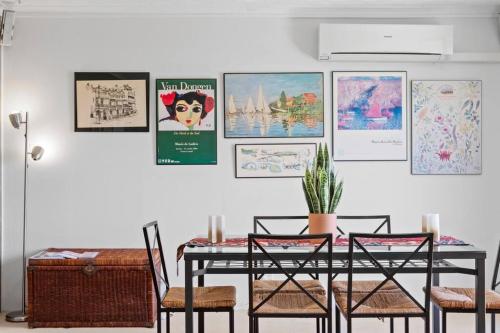 Χώρος καθιστικού στο Family friendly apartment with a stunning view