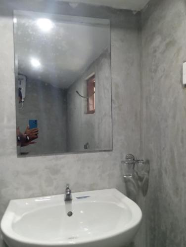 Ένα μπάνιο στο Su Casa Bentota