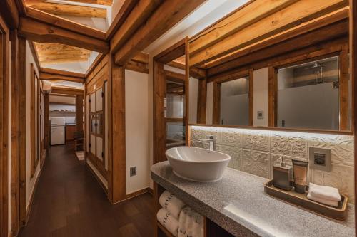 Luxury hanok with private bathtub - SW06_3