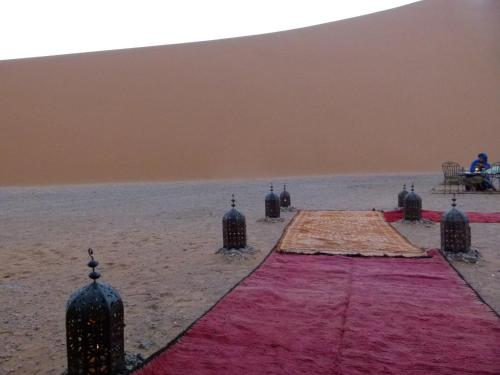a red carpet in the middle of the desert at Morocco Deluxe Camp - Assif n'Itrane in Lac Yasmins