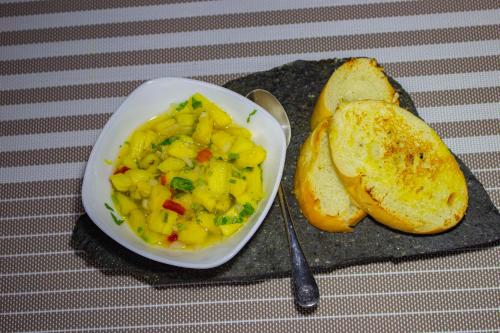 Makanan di atau berdekatan rumah percutian