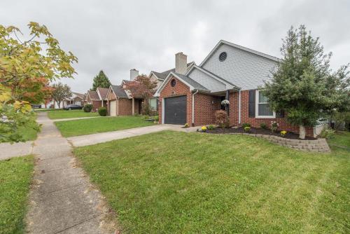 a house with a driveway and a grass yard at Hamburg Haven Garage Fire Pit 7mi to Rupp WiFi in Lexington