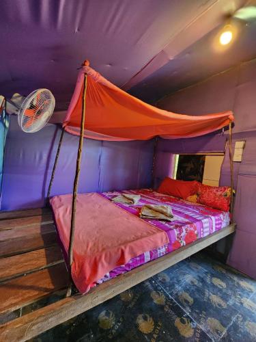 Sweet Jungle Campingにあるベッド