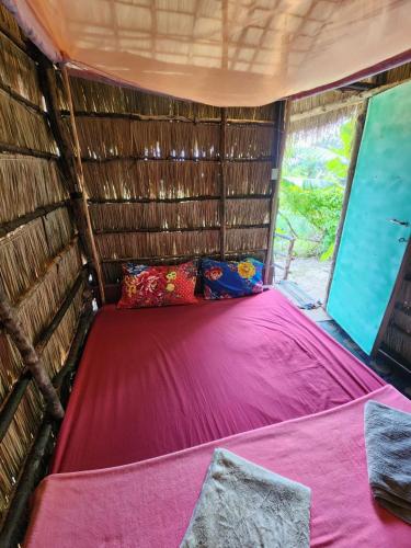 Sweet Jungle Campingにあるベッド