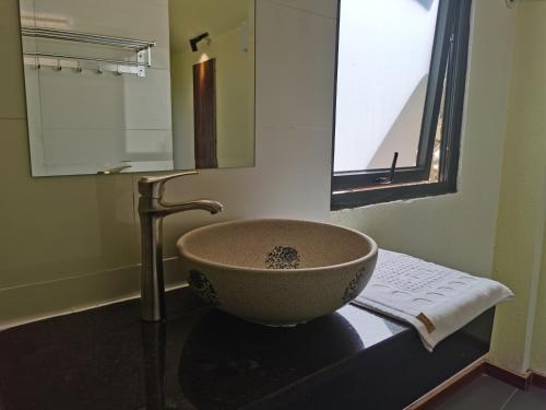 a bathroom with a bowl sink and a mirror at Dreamer of the sea in Koh Rong Sanloem