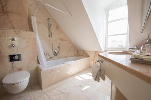 a bathroom with a shower and a toilet and a sink at ArtVilla am See - offen März bis Ende Oktober in Radolfzell am Bodensee