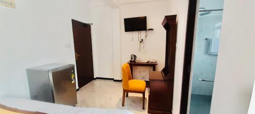 a room with a bed and a desk and a chair at Ivory Laze Hotel in Negombo