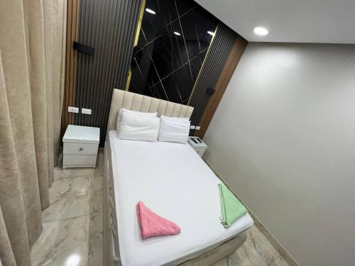 Cama ou camas em um quarto em Lucky Hostel