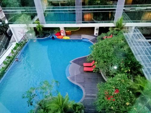 Вид на басейн у Agrippina Rooms by Mataram City Apartement tower Sadewa або поблизу
