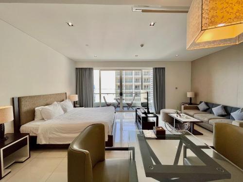 Giường trong phòng chung tại Luxury Seaview Apartments managed by Anh