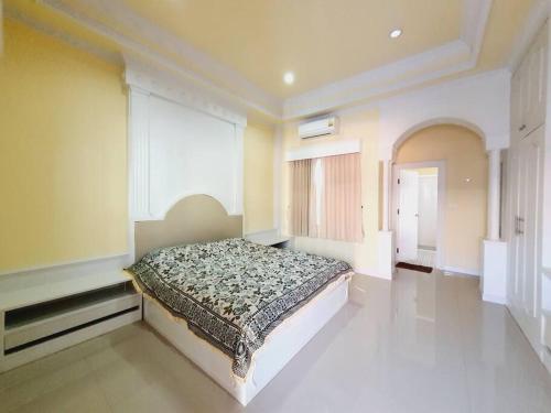 Postel nebo postele na pokoji v ubytování P.House Chiangrai