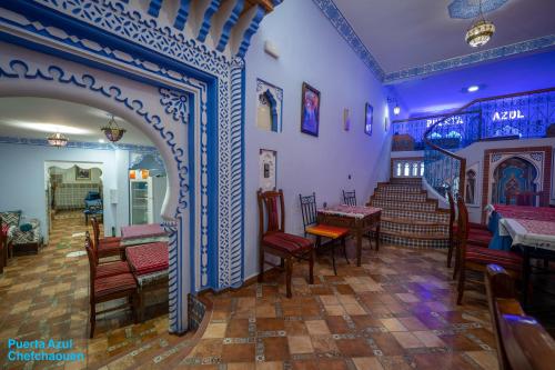a room with a bunch of chairs and tables at Puerta Azul in Chefchaouene