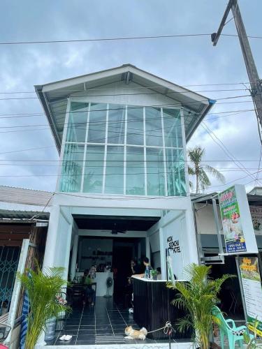 a building with a large amount of glass at MOOK BOONCHU HOTEL in Koh Mook