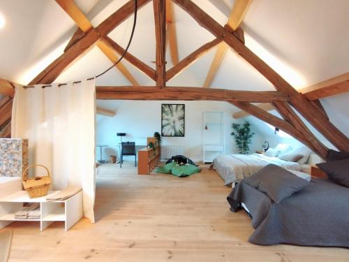 Una cama o camas en una habitación de FORET