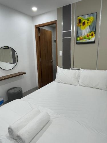 Postel nebo postele na pokoji v ubytování Lagi Beach Hotel