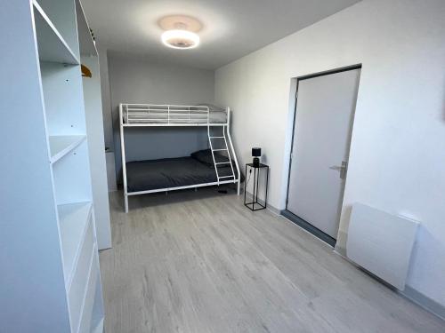 Postel nebo postele na pokoji v ubytování Gîte du canal rue de la Tuilerie