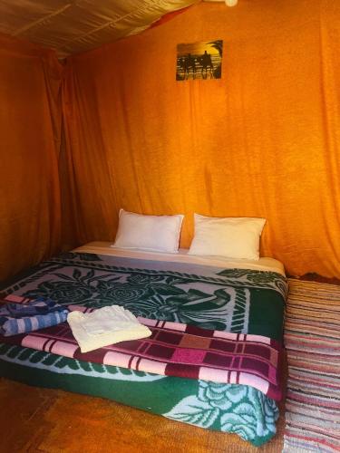 a small bed in a small room with at Bivouac Lot Of Stars in Ouarzazate