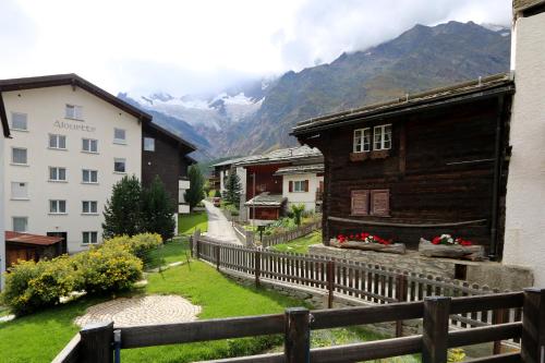 a view of a village with mountains in the background at Chalet Heimeli in Saas-Fee