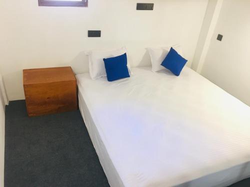 Ένα ή περισσότερα κρεβάτια σε δωμάτιο στο LUMI CASA MIRISSA