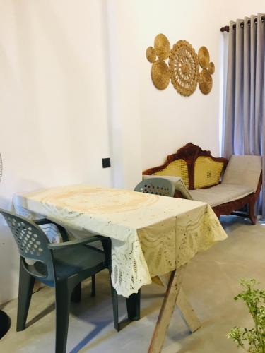 Χώρος καθιστικού στο LUMI CASA MIRISSA