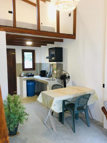 Η κουζίνα ή μικρή κουζίνα στο LUMI CASA MIRISSA