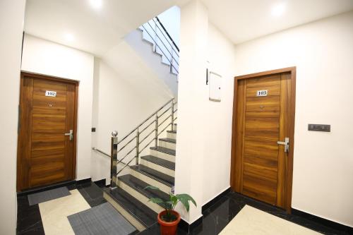 a hallway with two wooden doors and a staircase at Hotel Mahadev Rishikesh in Rishīkesh