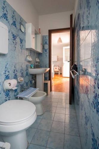 a bathroom with a toilet and a sink at alloggio "La Torretta" di Silvana e Valter in Seriate