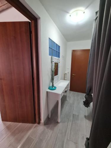 a bathroom with a table with a vase on it at Soggiorno dell Agnolo in Florence