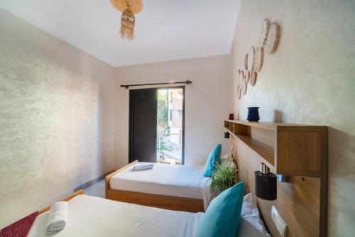 Postel nebo postele na pokoji v ubytování Anna Surf house Tamraght