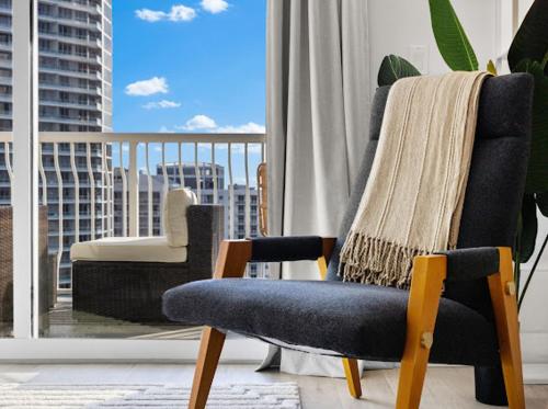 Brickell Luxe - Best Balcony - 32nd Fl - Luxe Waterfront & City Views - Furnished Balcony - Walk-Water-WiFi photo 21