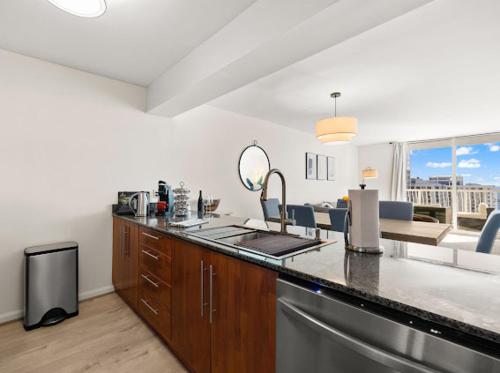 Brickell Luxe - Best Balcony - 32nd Fl - Luxe Waterfront & City Views - Furnished Balcony - Walk-Water-WiFi photo 24