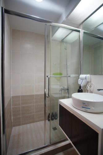 Goldland Millenia Suites 3020 tesisinde bir banyo